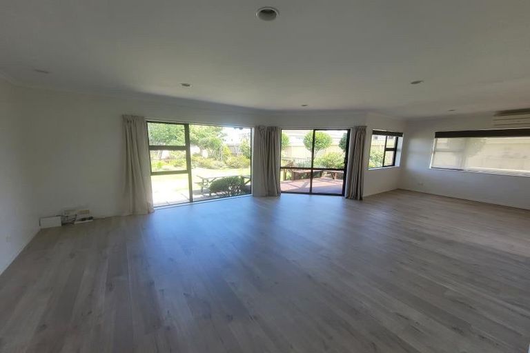 Photo of property in 52 Paynters Avenue, Strandon, New Plymouth, 4312