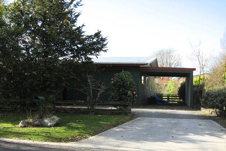 Photo of property in 39 Nisbet Terrace, Kinloch, Taupo, 3377