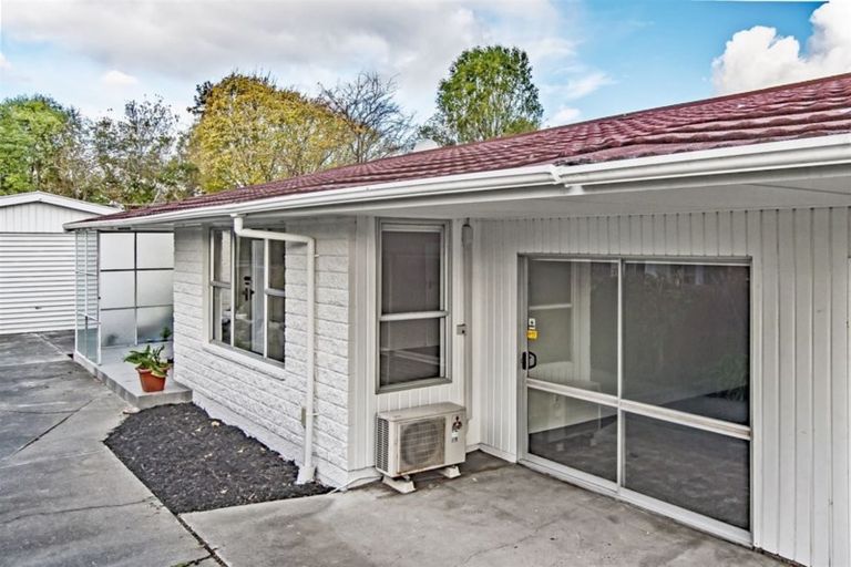 Photo of property in 2/86 Avonhead Road, Avonhead, Christchurch, 8042