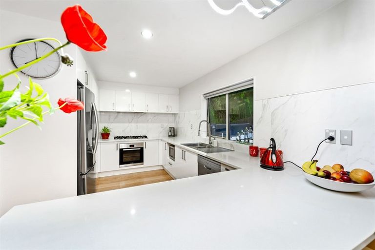 Photo of property in 40a Acacia Road, Torbay, Auckland, 0632