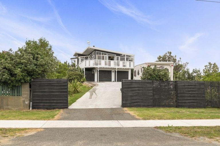 Photo of property in 72 Park Avenue, Waitarere Beach, Levin, 5510