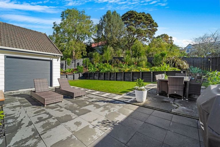 Photo of property in 82 Oaktree Avenue, Browns Bay, Auckland, 0630