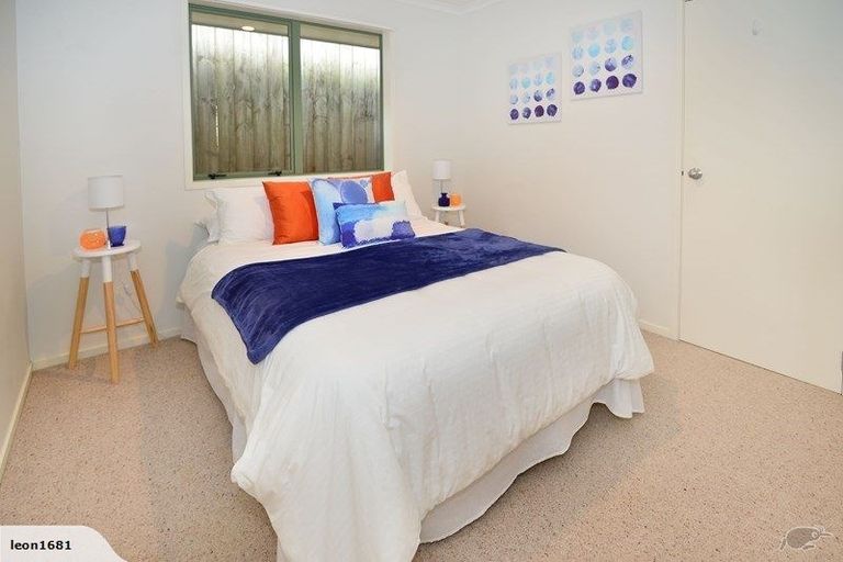 Photo of property in 86a Luckens Road, West Harbour, Auckland, 0618