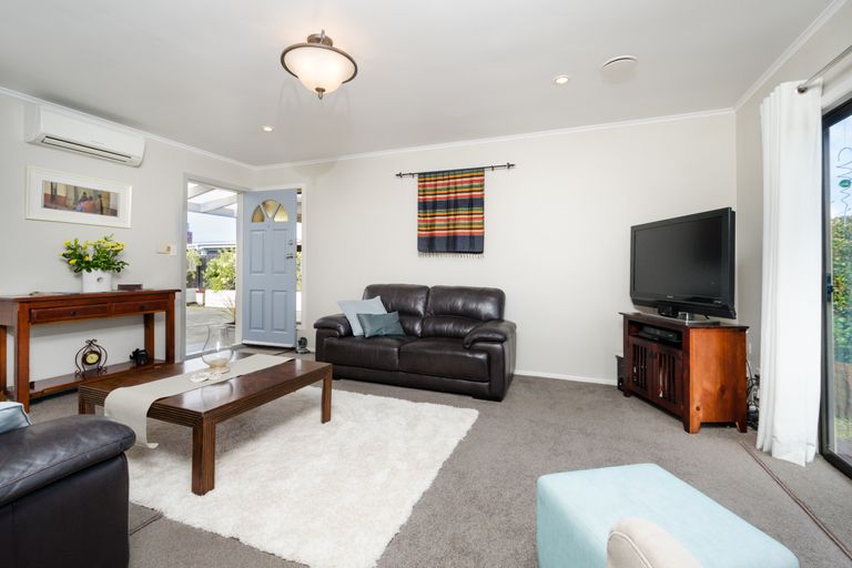 Photo of property in 4 Stafson Lane, Te Atatu Peninsula, Auckland, 0610