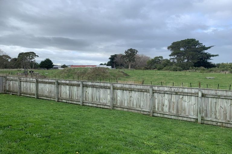 Photo of property in 1 Frood Street, Bulls, 4818