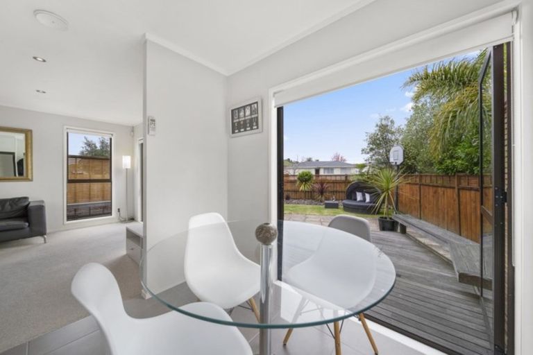 Photo of property in 5 Darren Crescent, Half Moon Bay, Auckland, 2012