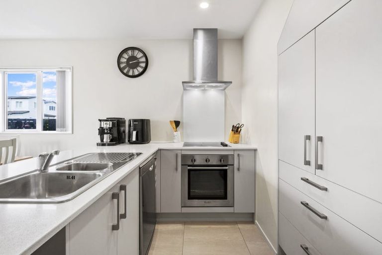 Photo of property in 8 Divide Loop, Takanini, 2112