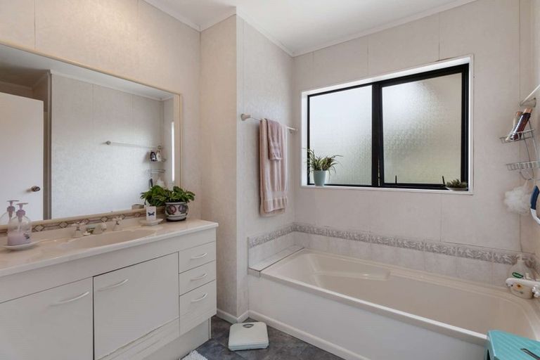 Photo of property in 14a Campbell Place, Papakura, 2110