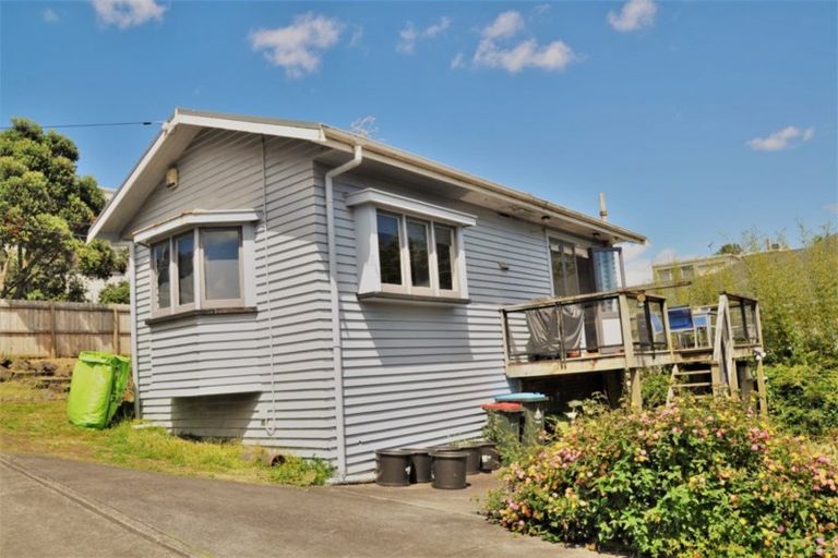Photo of property in 4 Keystone Avenue, Mount Roskill, Auckland, 1041
