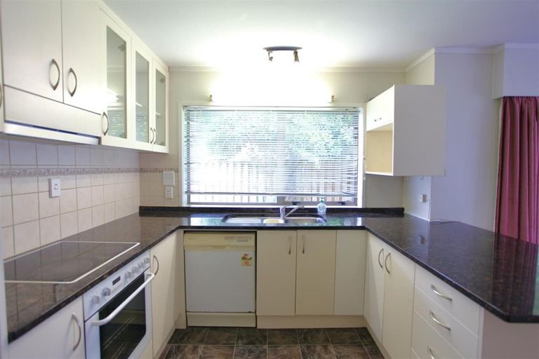 Photo of property in 2/6 Tina Place, Sunnyhills, Auckland, 2010