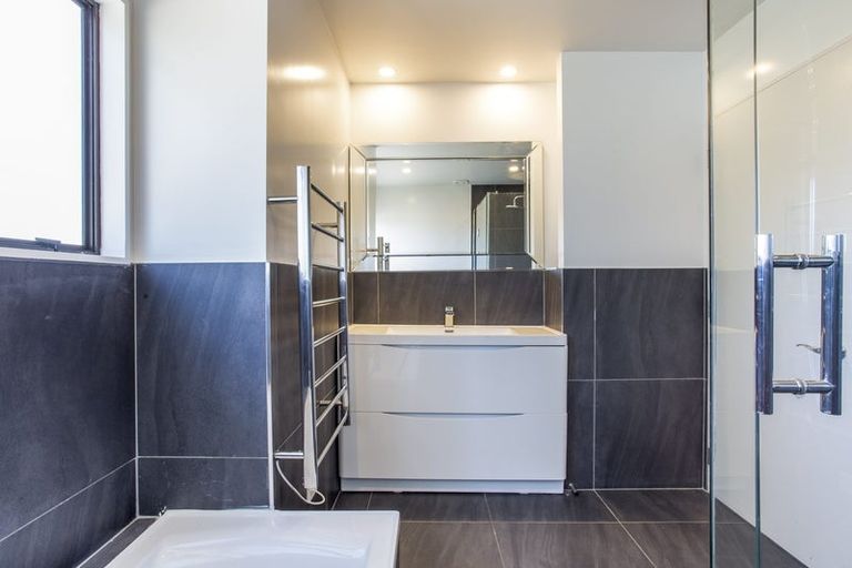 Photo of property in 7 Flaunty Place, West Harbour, Auckland, 0618