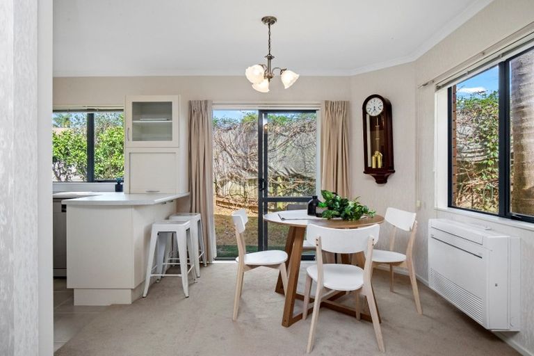 Photo of property in 16 Ranch Place, Pukekohe, 2120