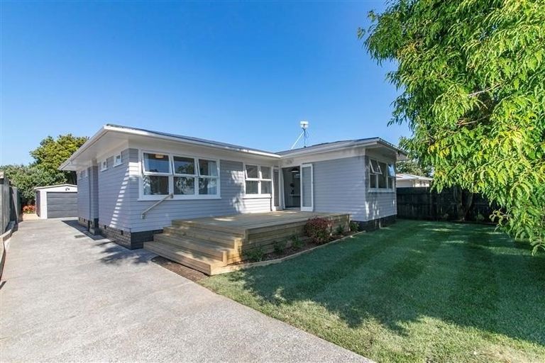 Photo of property in 122 Avondale Road, Avondale, Christchurch, 8061