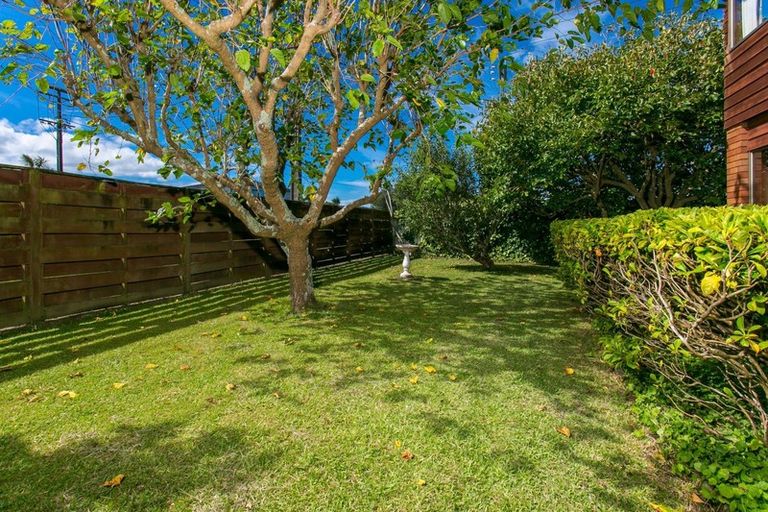 Photo of property in 2/25 Toroa Street, Torbay, Auckland, 0630