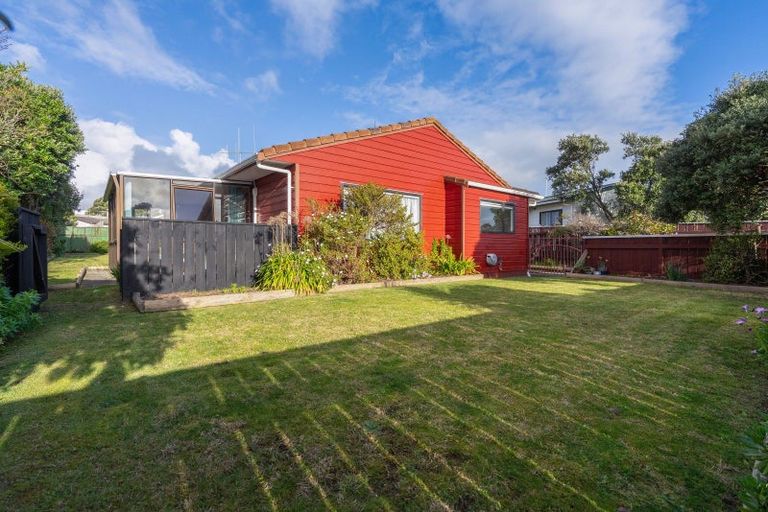 Photo of property in 34 Norfolk Crescent, Otaki Beach, Otaki, 5512