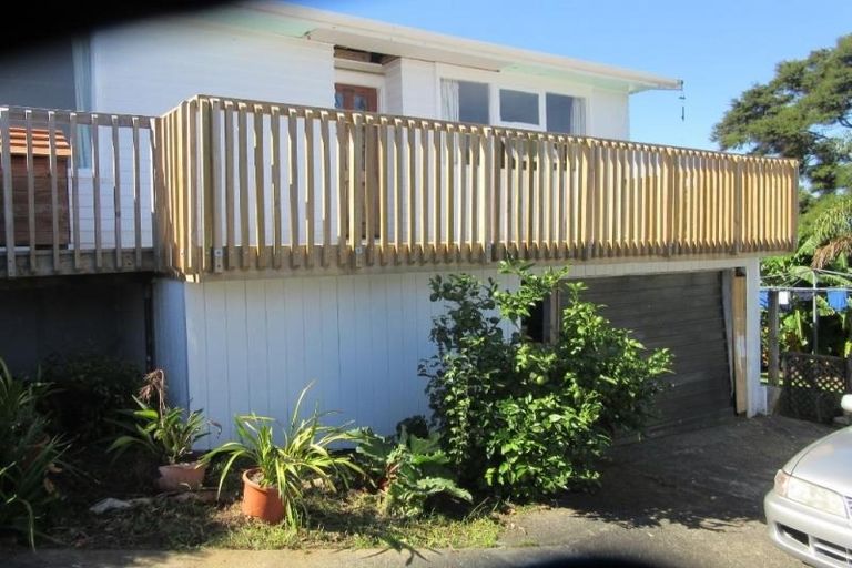 Photo of property in 1/28 Merton Avenue, Glenfield, Auckland, 0627