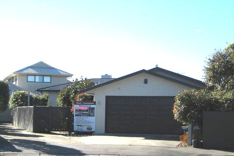 Photo of property in 14a Verran Place, Fendalton, Christchurch, 8052