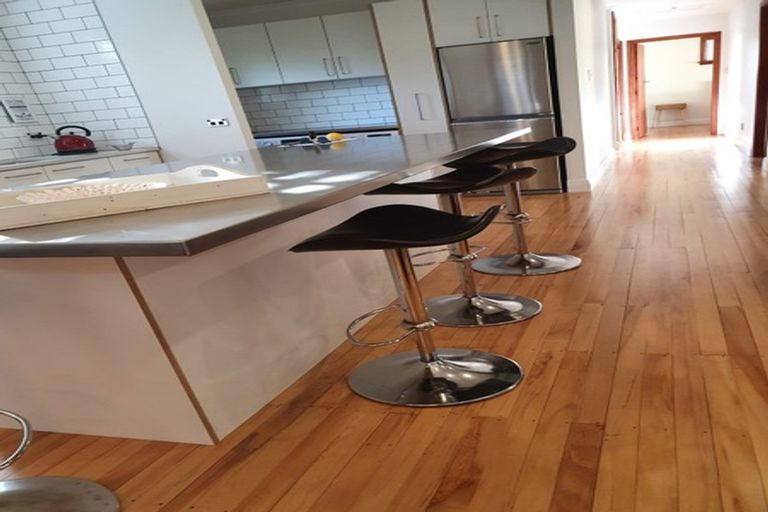 Photo of property in 16 Walton Avenue, Waikanae, 5036