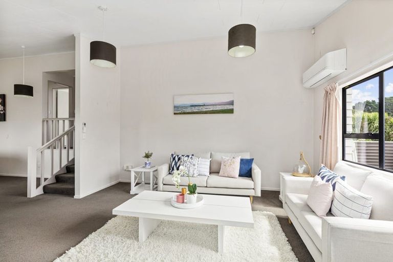 Photo of property in 18 Jasmine Grove, Maungaraki, Lower Hutt, 5010