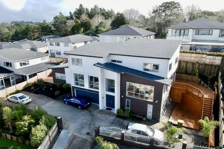 Photo of property in 50 Corricvale Way, Northcross, Auckland, 0630