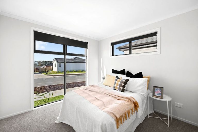 Photo of property in 15 Waruhia Crescent, Rototuna North, 3281
