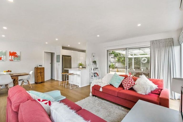 Photo of property in 67 Vandeleur Avenue, Birkdale, Auckland, 0626