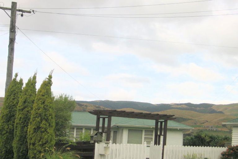 Photo of property in 1b Woodstock Terrace, Tawa, Wellington, 5028