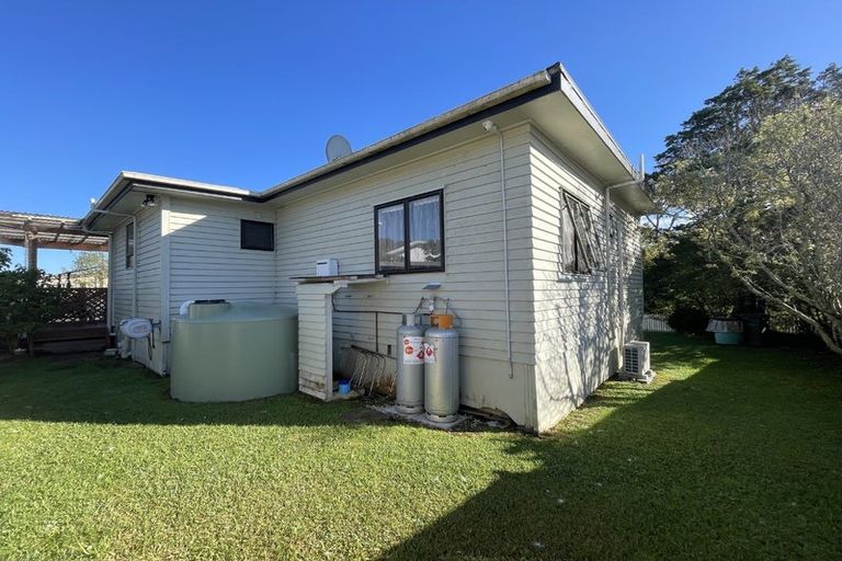 Photo of property in 6 Godley Road, Green Bay, Auckland, 0604
