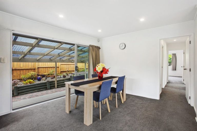 Photo of property in 7 Napuka Road, Henderson Valley, Auckland, 0612