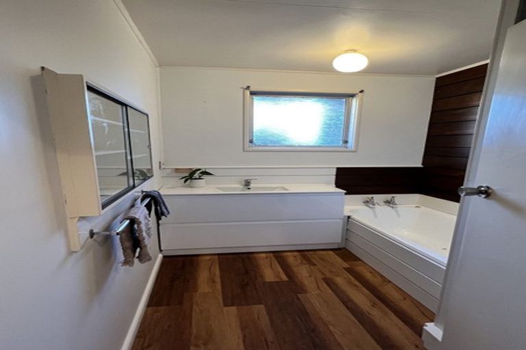 Photo of property in 12 Parkview Place, Avonhead, Christchurch, 8042