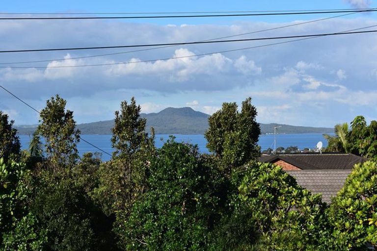 Photo of property in 136 East Coast Road, Forrest Hill, Auckland, 0620