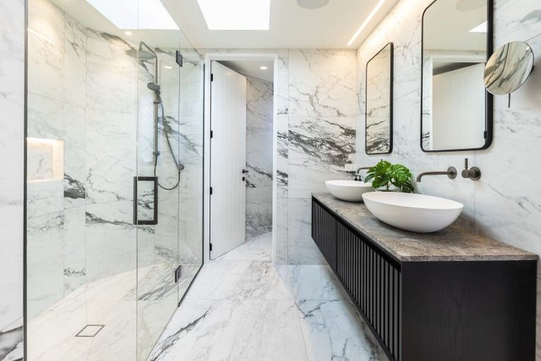 Photo of property in 15 Omeo Crescent, Redcliffs, Christchurch, 8081