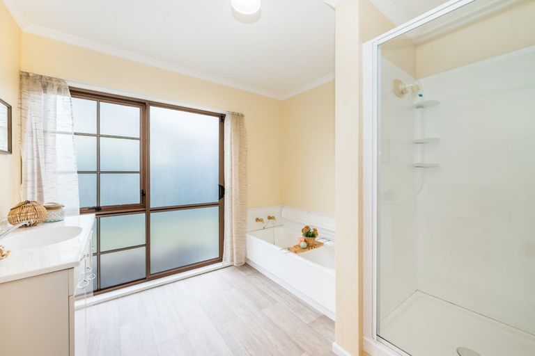 Photo of property in 2b Tawa Street, Waikanae, 5036