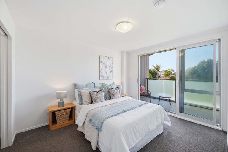 Photo of property in Bay Palms Apartments, 12/30b Bute Road, Browns Bay, Auckland, 0630