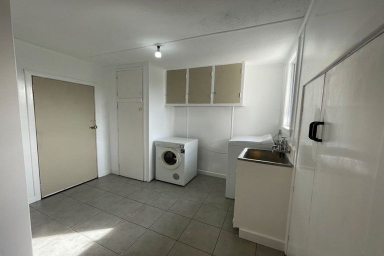 Photo of property in 382 South Road, Omata, New Plymouth, 4374