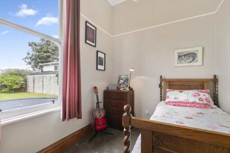 Photo of property in 8 Hautana Square, Woburn, Lower Hutt, 5010