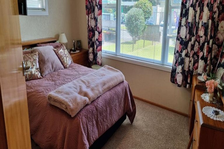Photo of property in 240 Ngatai Road, Otumoetai, Tauranga, 3110