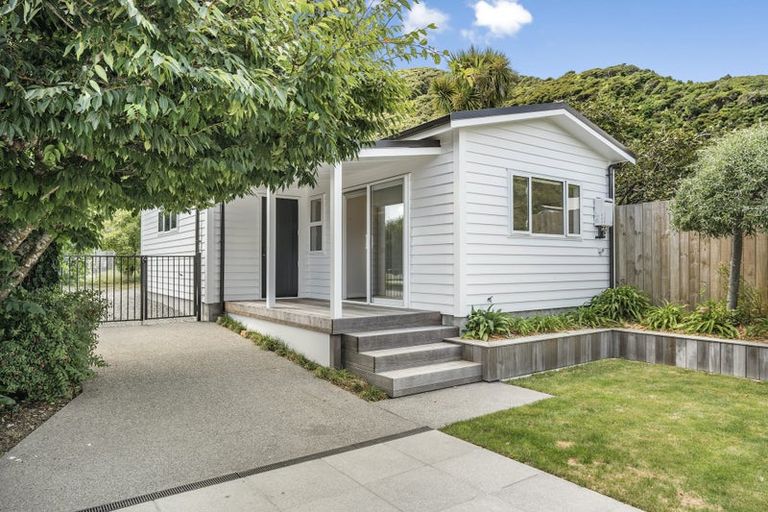 Photo of property in 23 Pukatea Street, Eastbourne, Lower Hutt, 5013