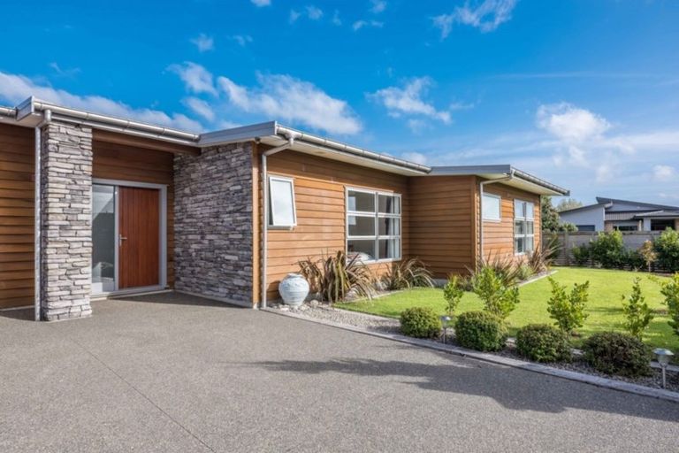 Photo of property in 2 Caterer Lane, Paraparaumu, 5032