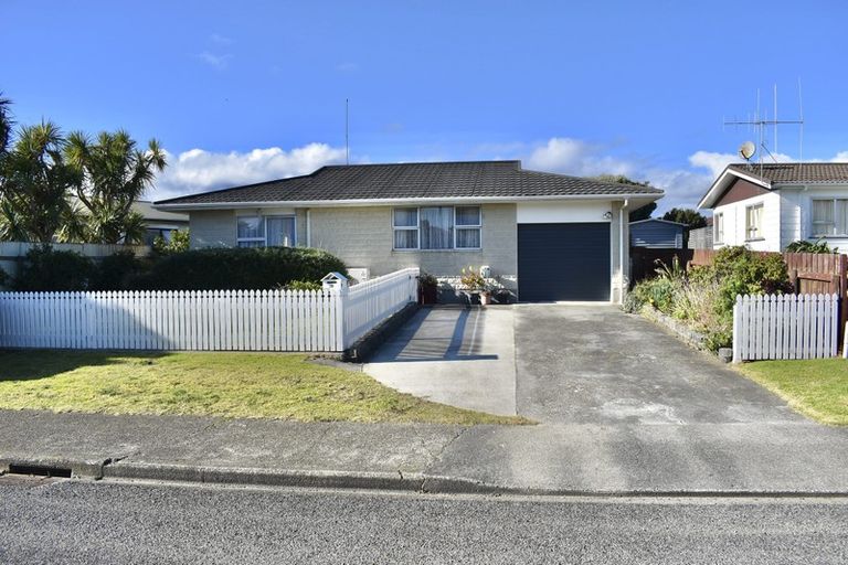 Photo of property in 38 Norfolk Crescent, Otaki Beach, Otaki, 5512