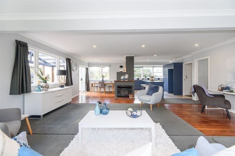 Photo of property in 130 Triangle Road, Massey, Auckland, 0614