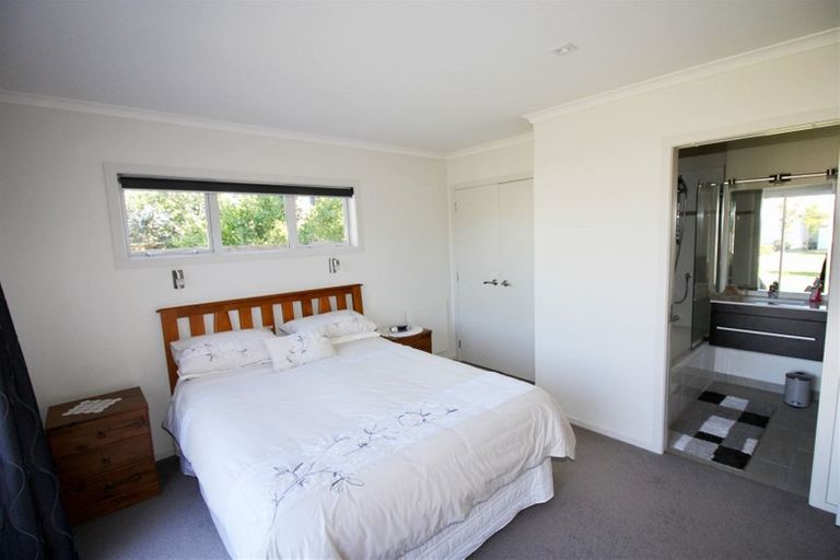 Photo of property in 16 Aquila Drive, Whitianga, 3510