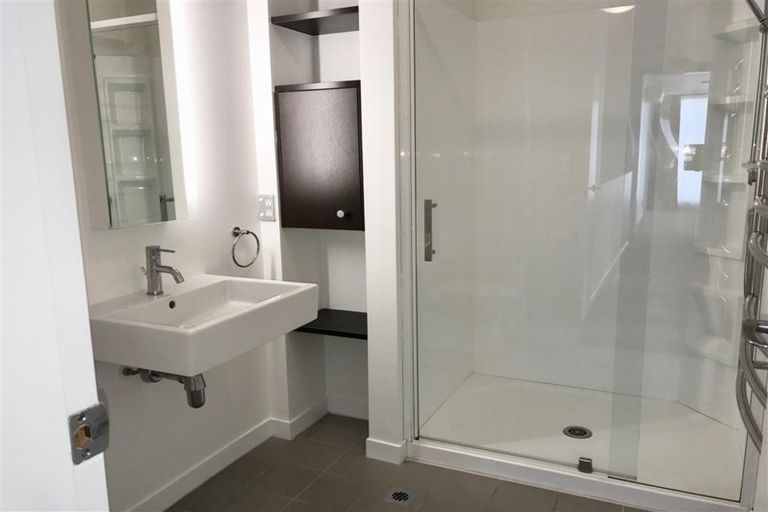 Photo of property in Montreaux Apartments, 10c/164 The Terrace, Wellington Central, Wellington, 6011