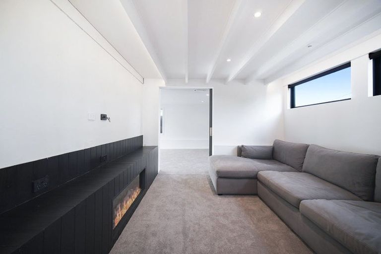 Photo of property in 36 Rewarewa Road, Te Atatu Peninsula, Auckland, 0610