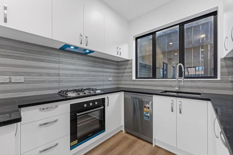 Photo of property in 2/97 Great South Road, Manurewa, Auckland, 2102