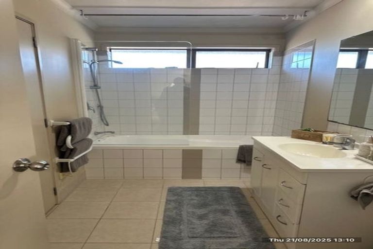 Photo of property in 20a Waione Avenue, Te Atatu Peninsula, Auckland, 0610