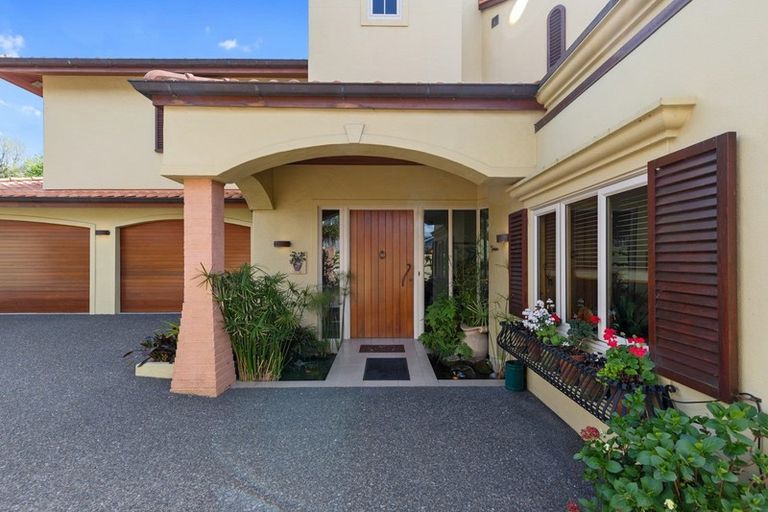 Photo of property in 64 Lake Crescent, Hamilton Lake, Hamilton, 3204