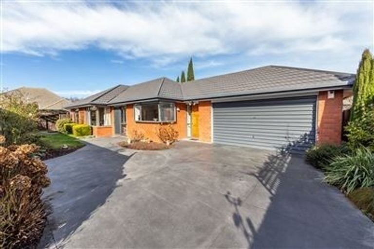 Photo of property in 2/5 Murfitt Place, Sockburn, Christchurch, 8042