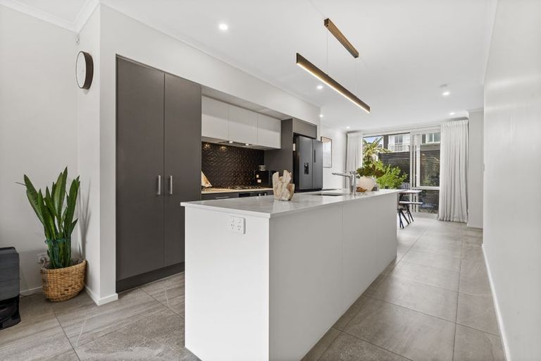 Photo of property in 18 Taitonga Lane, Stanmore Bay, Whangaparaoa, 0932