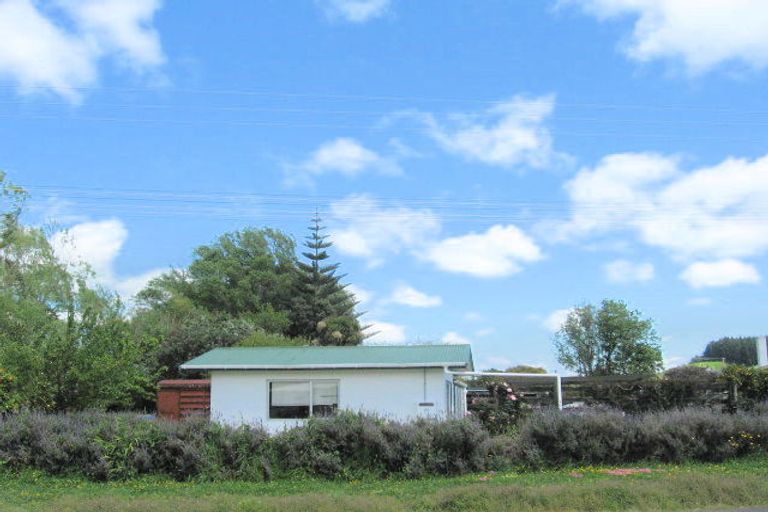 Photo of property in 24 Main Road, Tolaga Bay, 4077